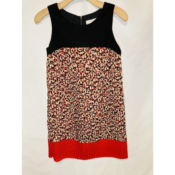 LOFT Dresses & Skirts - LOFT Shift Dress Size 0 Red Black Sleeveless Short Pleated All Over Classic